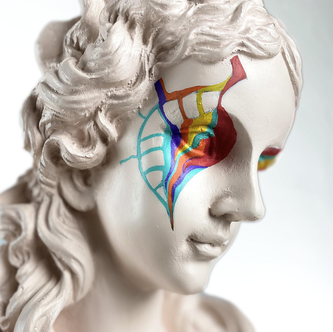 Hera "Rainbow Gaze" Sculpture