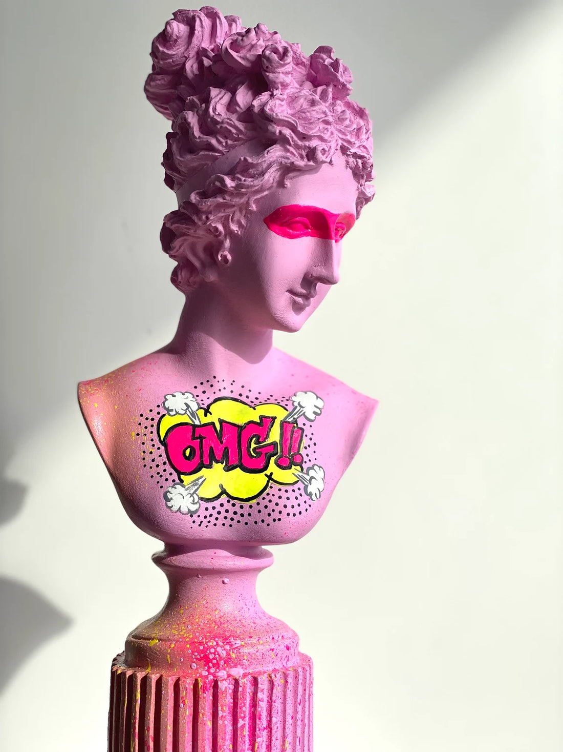 Aphrodite Sculpture Graffiti "OMG"