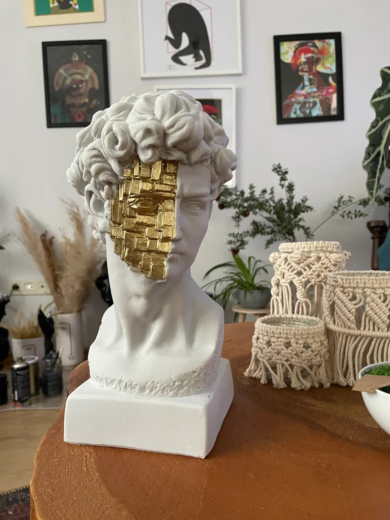 David Sculpture Golden Face White